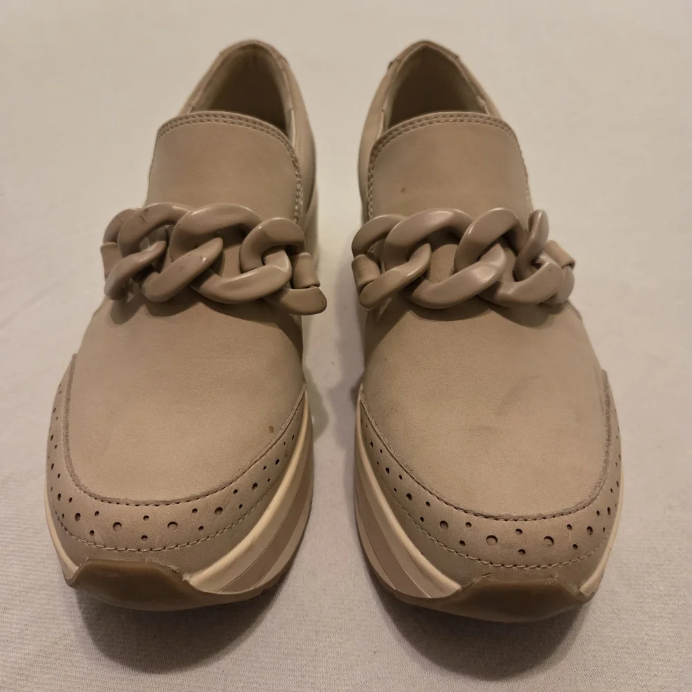 DOLCE VITA Jhenee Beige Slip-On‎ Chunky Chain Platform Sneakers Women's Size 7.5